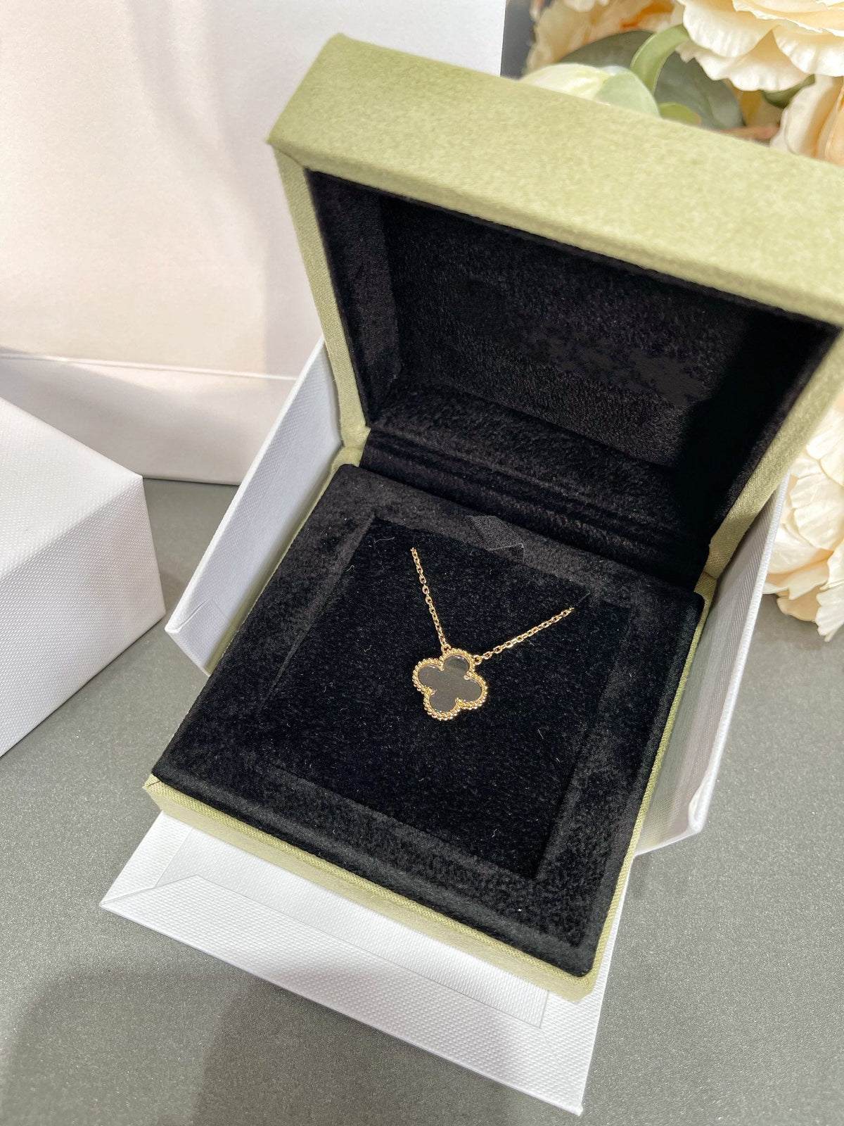 [Garvey ]CLOVER ROCK CRYSTAL ROSE GOLD NECKLACE