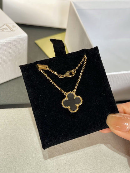 [Garvey ]CLOVER ROCK CRYSTAL ROSE GOLD NECKLACE