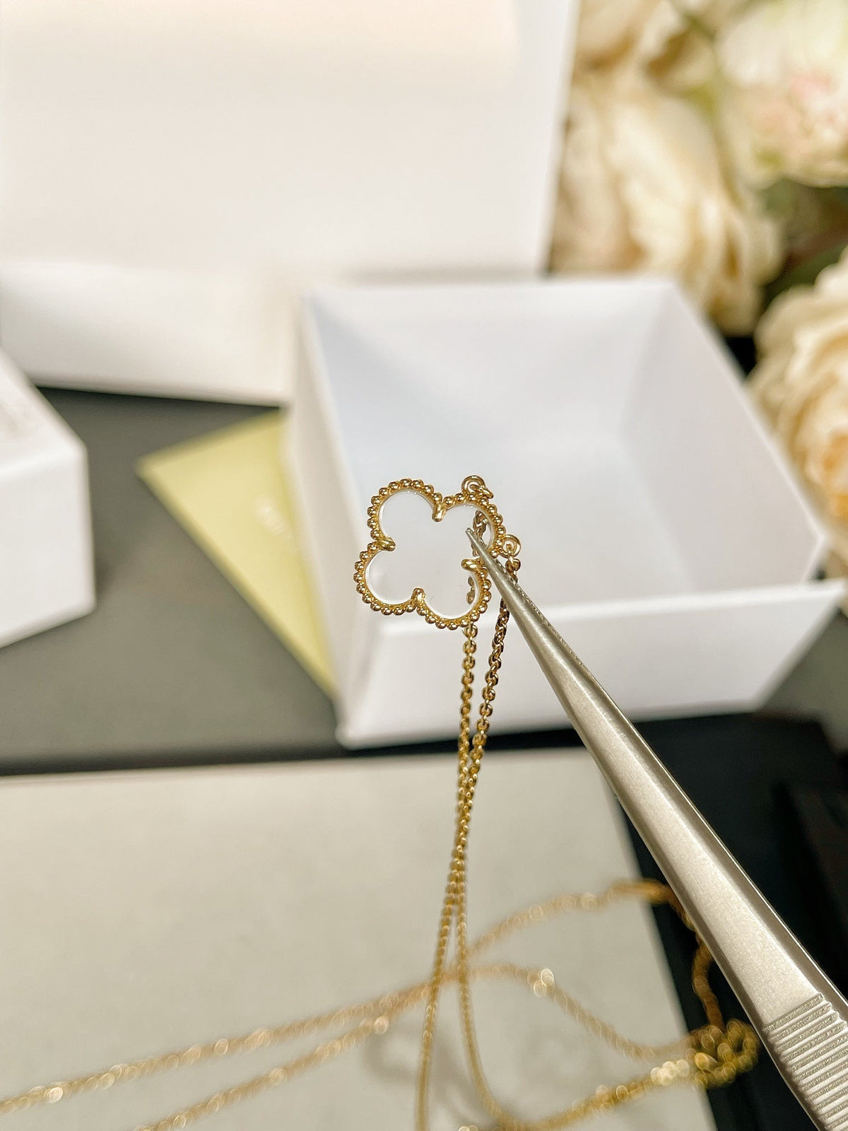 [Garvey ]CLOVER ROCK CRYSTAL ROSE GOLD NECKLACE