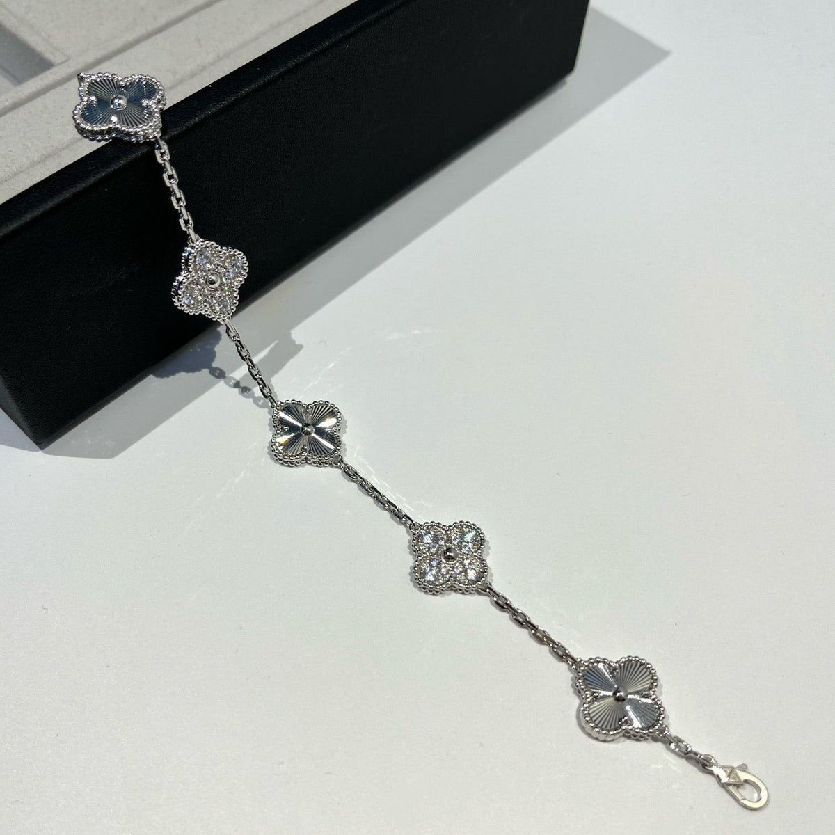 [Garvey ] CLOVER 5 MOTIF LASER BRACELET COLLECTION