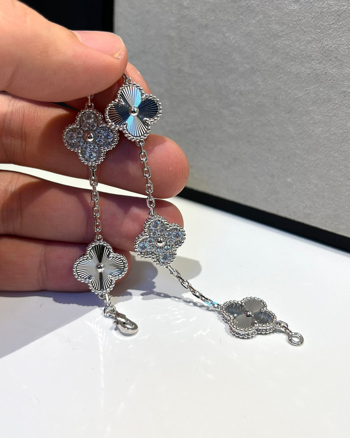[Garvey ] CLOVER 5 MOTIF LASER BRACELET COLLECTION