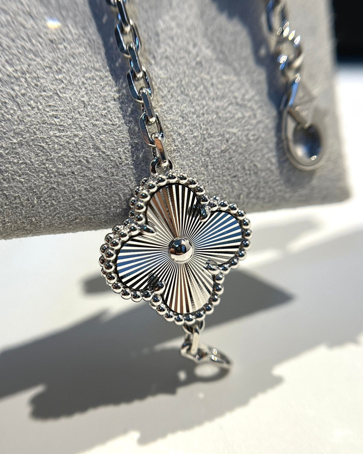 [Garvey ] CLOVER 5 MOTIF LASER BRACELET COLLECTION