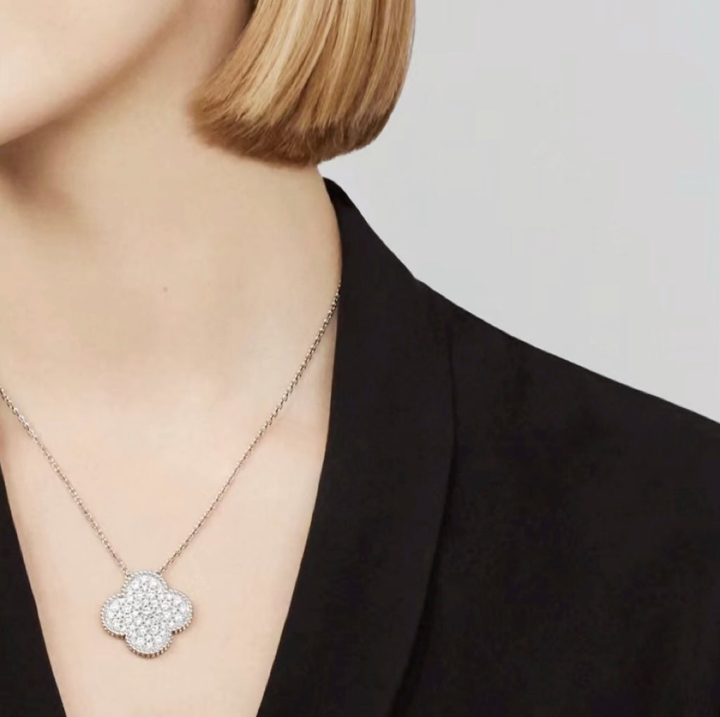 [Garvey ]CLOVER 25MM LARGE PENDANT DIAMOND PAVED SILVER NECKLACE