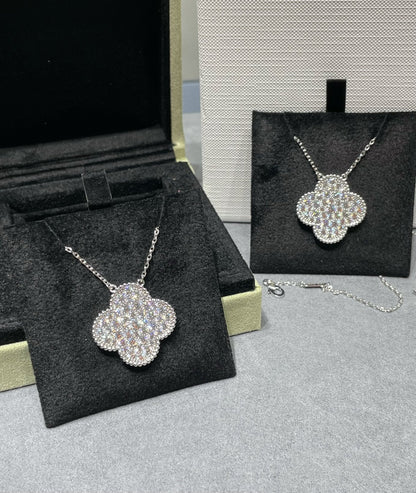 [Garvey ]CLOVER 25MM LARGE PENDANT DIAMOND PAVED SILVER NECKLACE