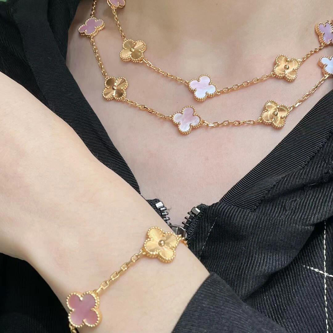 [Garvey ]CLOVER 20 MOTIFS LASER PINK MOP NECKLACE