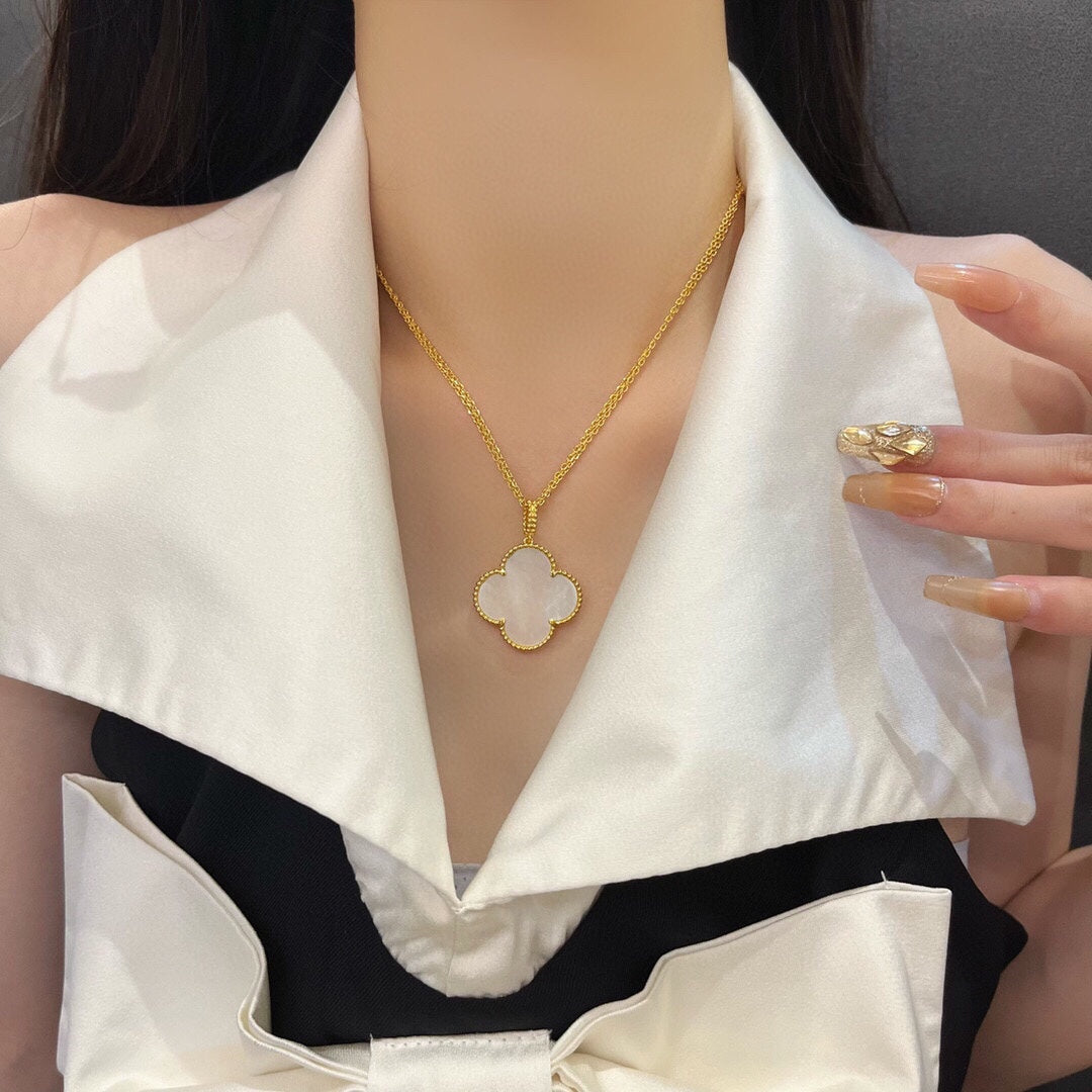 [Garvey ]CLOVER 25MM MOP LARGE PENDANT NECKLACE