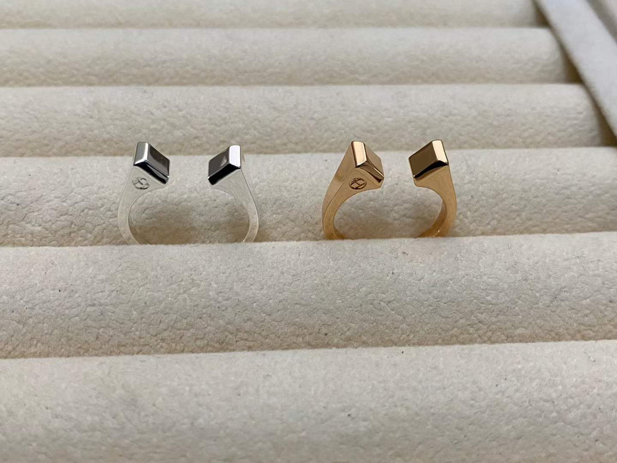 [Garvey]THE CONE RIVET RING IS OPEN AND ONE SIZE FITS ALL