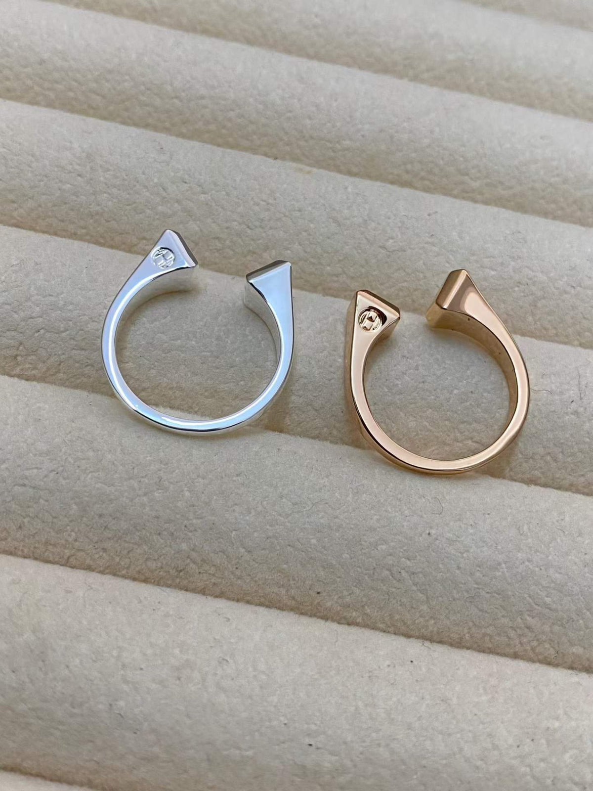 [Garvey]THE CONE RIVET RING IS OPEN AND ONE SIZE FITS ALL