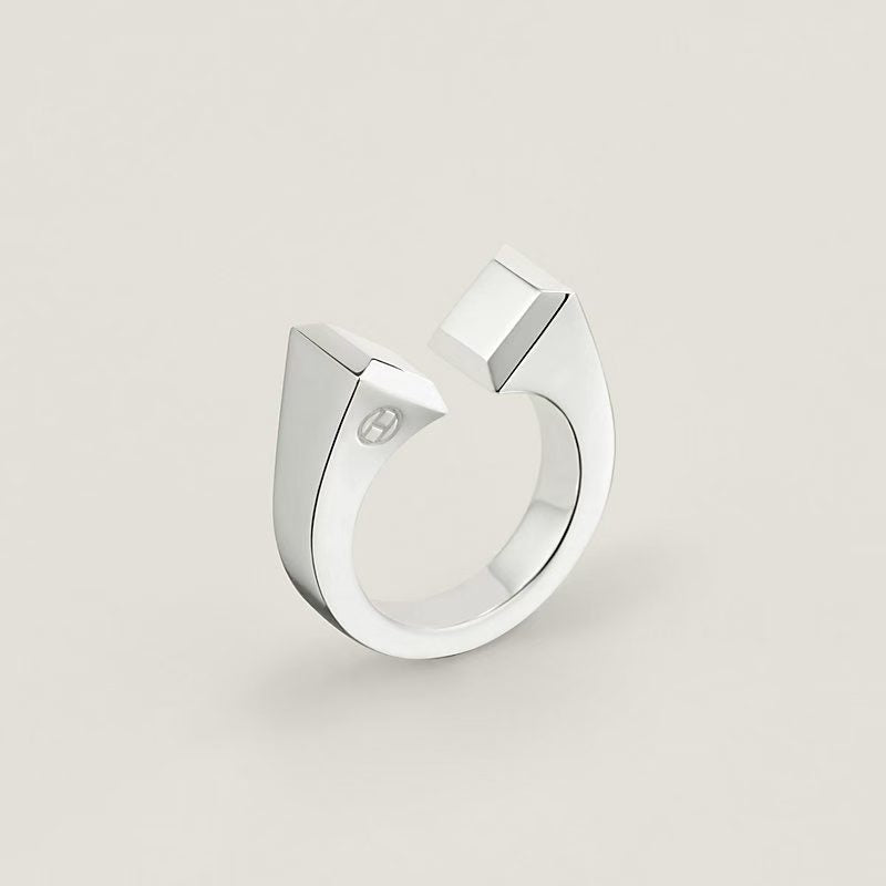 [Garvey]THE CONE RIVET RING IS OPEN AND ONE SIZE FITS ALL