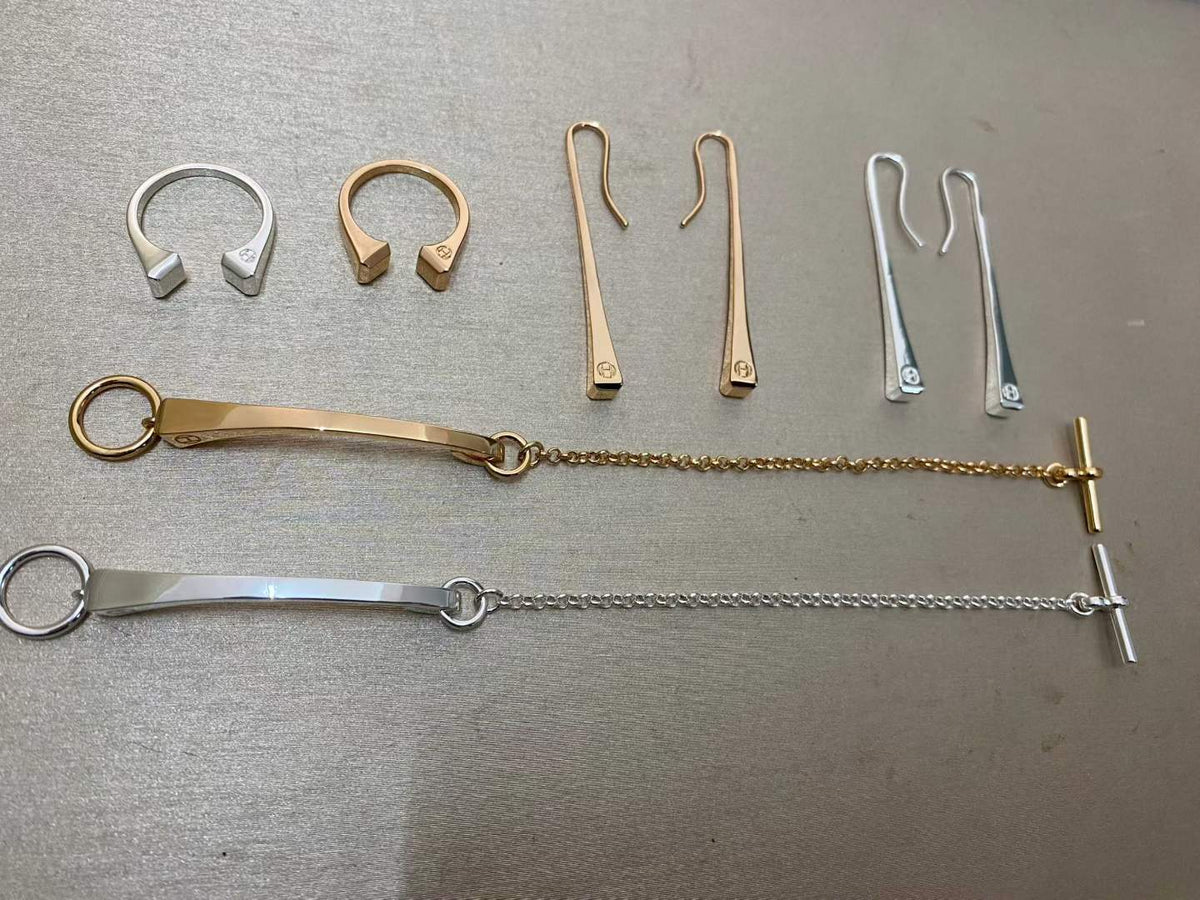[Garvey]THE CONE RIVET RING IS OPEN AND ONE SIZE FITS ALL