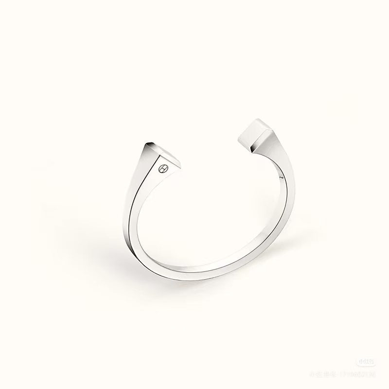 [Garvey]CLOU DE FORGE SQUARE CONE STUDS OPEN CUFF ONE SIZE