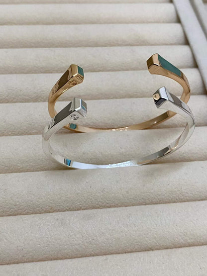 [Garvey]CLOU DE FORGE SQUARE CONE STUDS OPEN CUFF ONE SIZE