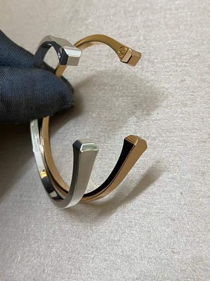 [Garvey]CLOU DE FORGE SQUARE CONE STUDS OPEN CUFF ONE SIZE