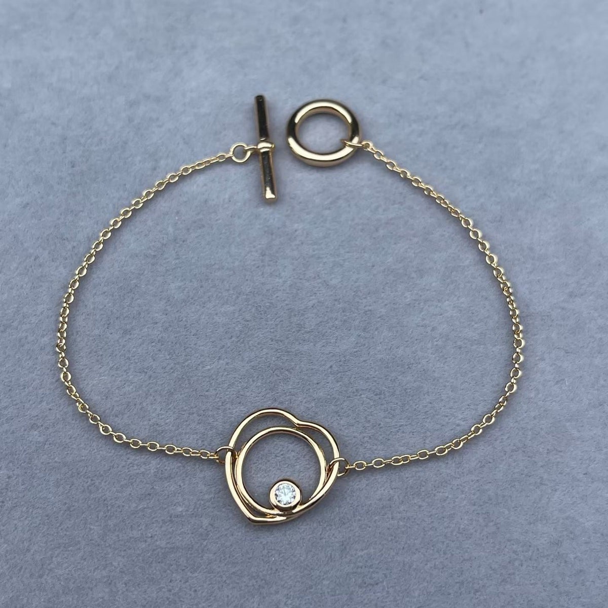 [Garvey]HOLLOW HEART SINGLE DIAMOND BRACELET
