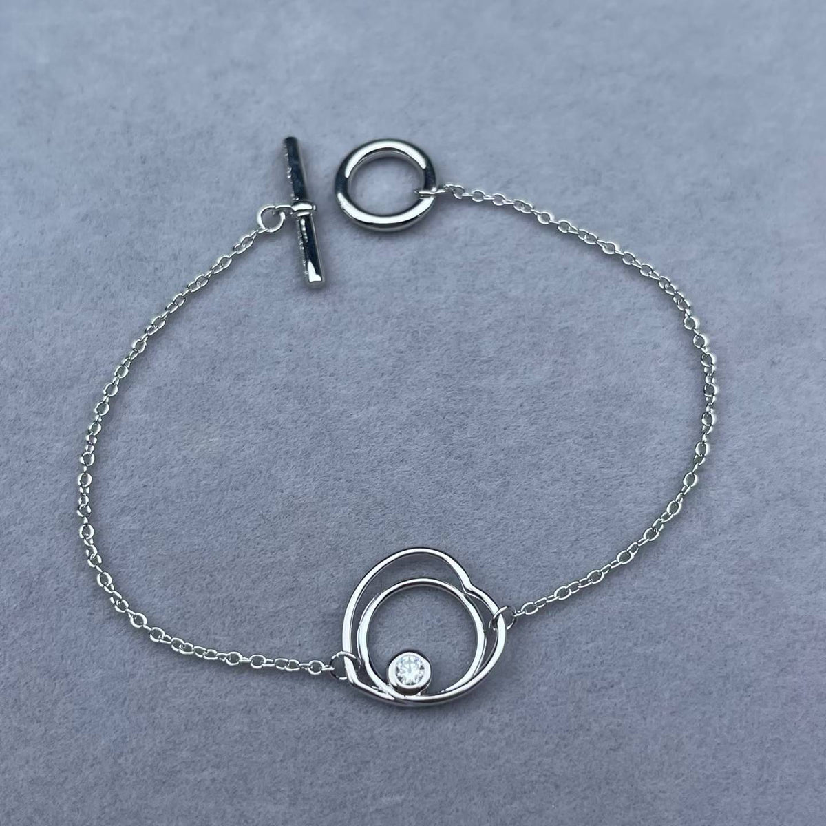 [Garvey]HOLLOW HEART SINGLE DIAMOND BRACELET
