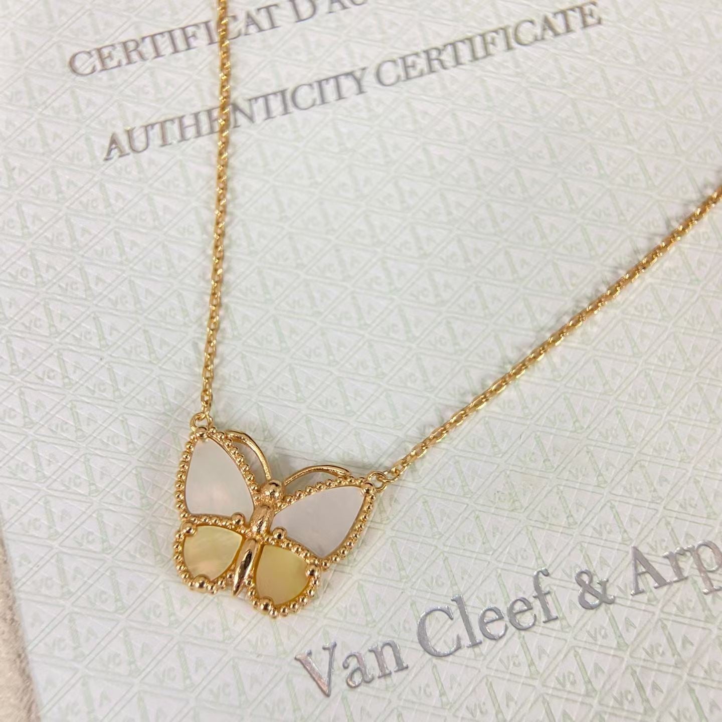 [Garvey]NEW ROSE GOLD WHITE MOTHER OF PEARL BUTTERFLY NECKLACE