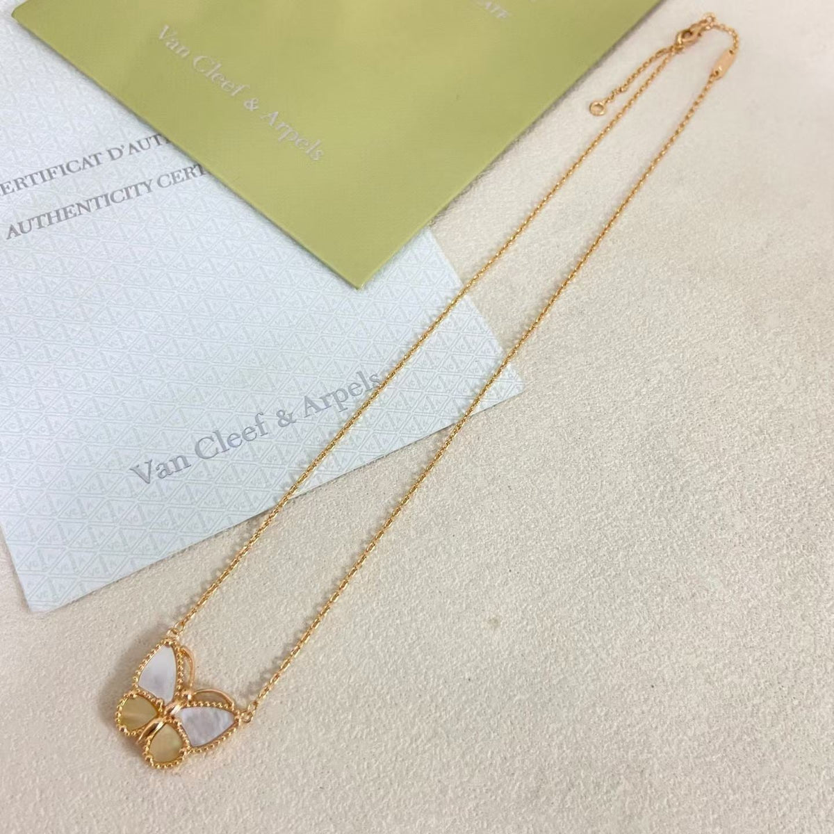 [Garvey]NEW ROSE GOLD WHITE MOTHER OF PEARL BUTTERFLY NECKLACE
