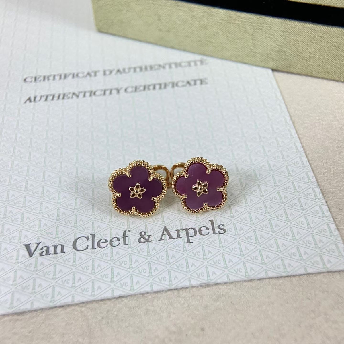 [Garvey]NEW PURPLE PLUM FRAGRANCE PLUM BLOSSOM GOLD EARRINGS