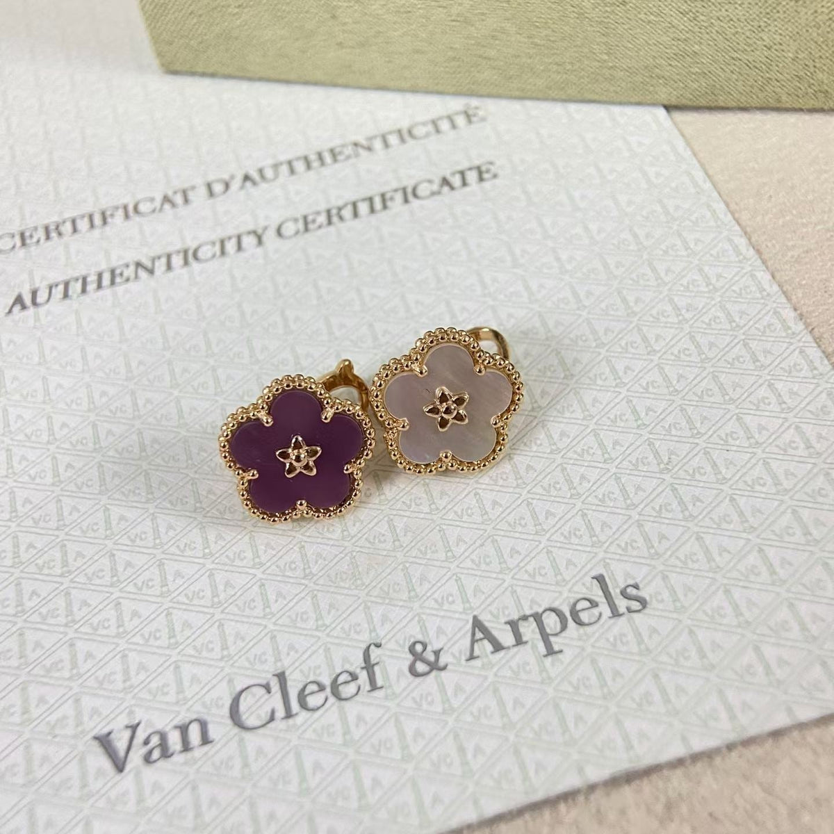 [Garvey]NEW PURPLE PLUM FRAGRANCE PLUM BLOSSOM GOLD EARRINGS