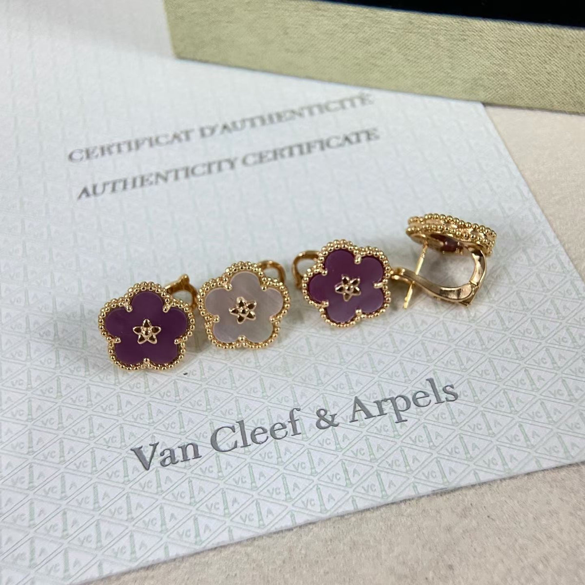 [Garvey]NEW PURPLE PLUM FRAGRANCE PLUM BLOSSOM GOLD EARRINGS