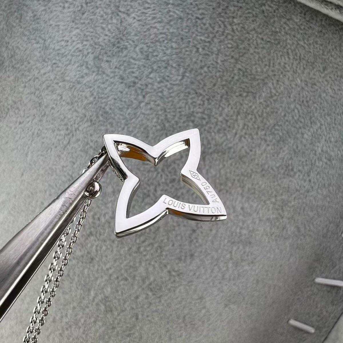 [Garvey]FOUR-LEAF CLOVER OPENWORK NECKLACE