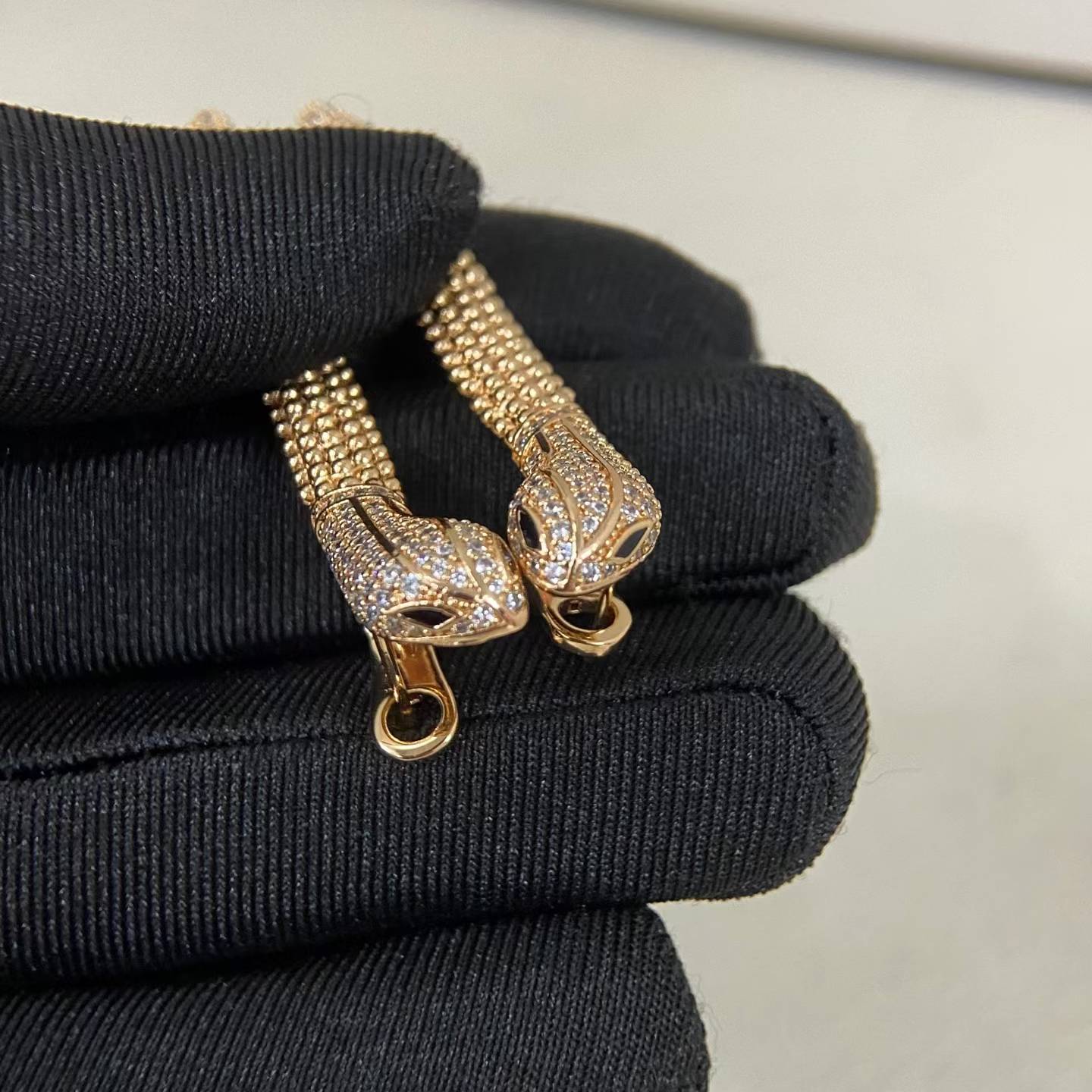 [Garvey]DIAMOND-SET DEW DROP SERPENT SERIES SNAKE CLIP EARRINGS