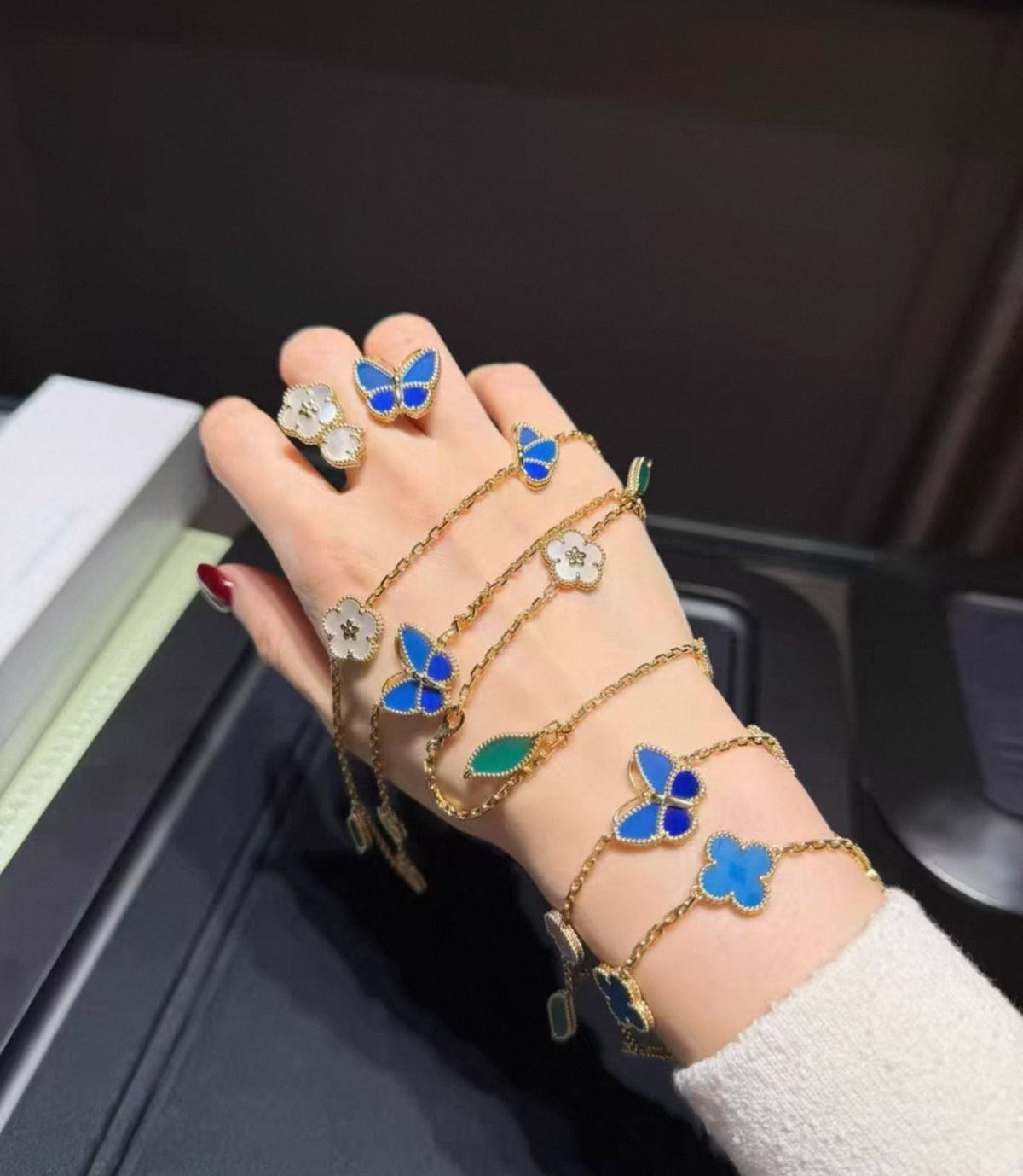 [Garvey ]LUCKY SPRING GOLD BLUESTONE WHITE MOTHER-OF-PEARL BRACELET