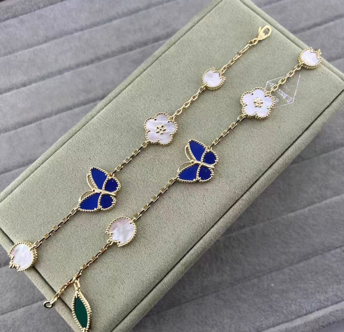 [Garvey ]LUCKY SPRING GOLD BLUESTONE WHITE MOTHER-OF-PEARL BRACELET