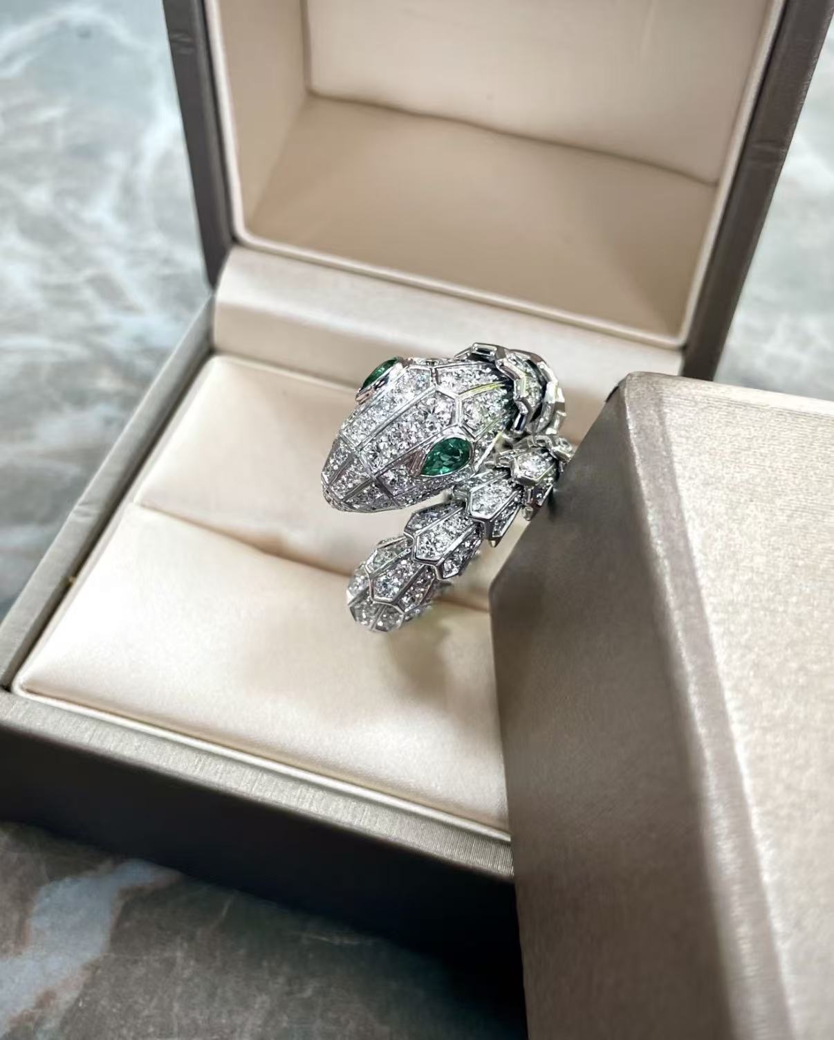[Garvey]SERPENTI EMERALD SNAKE RING