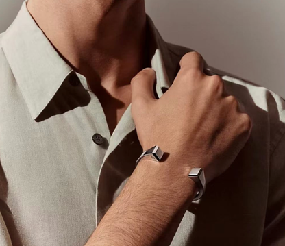 [Garvey]CLOU DE FORGE SQUARE CONE STUDS OPEN CUFF ONE SIZE