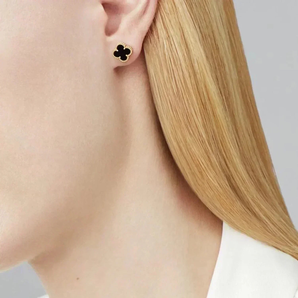 [Garvey ]CLOVER MINI 9.5MM BLACK MOP EARRINGS