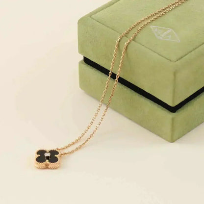 [Garvey ]CLOVER 15MM DIAMOND ONYX NECKLACE