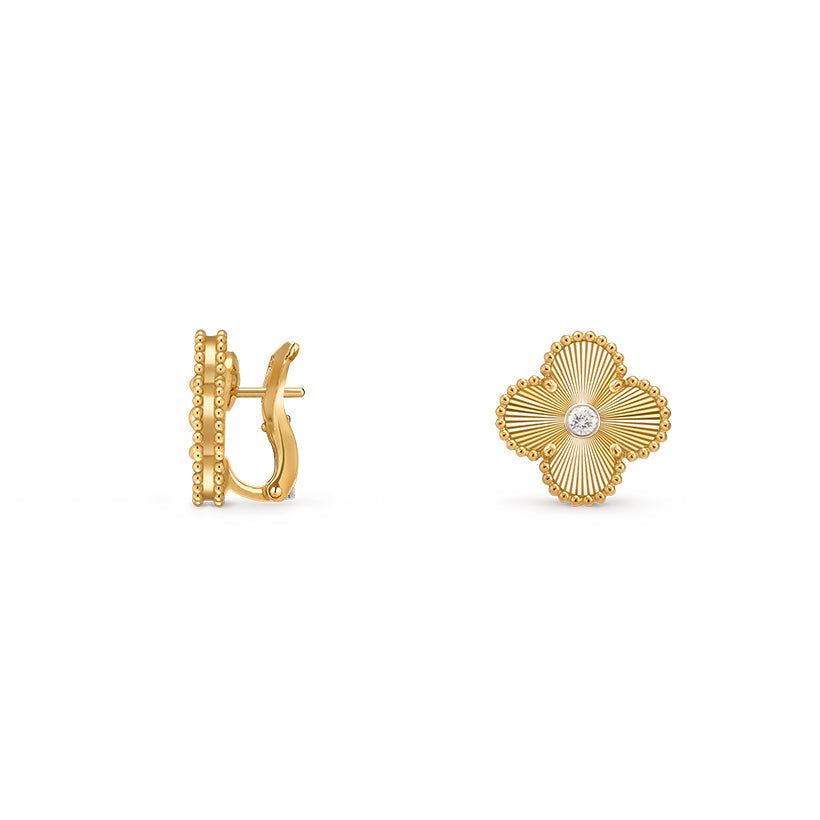 [Garvey]15MM CLOVER FLOWER STUD EARRINGS DIAMOND-GOLD COLLECTION