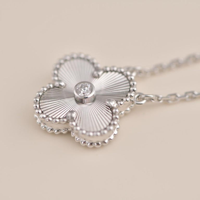 [Garvey ]CLOVER  15MM DIAMOND LASER NECKLACE SILVER