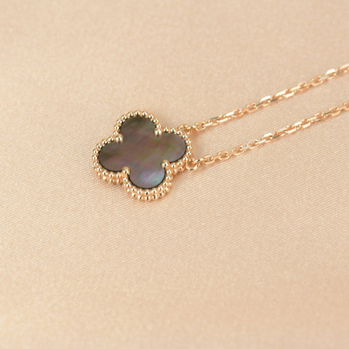 [Garvey ]CLOVER 15MM  GRAY MOTHER OF PEARL NECKLACE