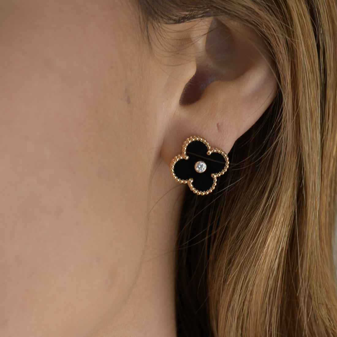 [Garvey ]CLOVER MEDIUM 1 MOTIFS ONYX DIAMOND EARRINGS