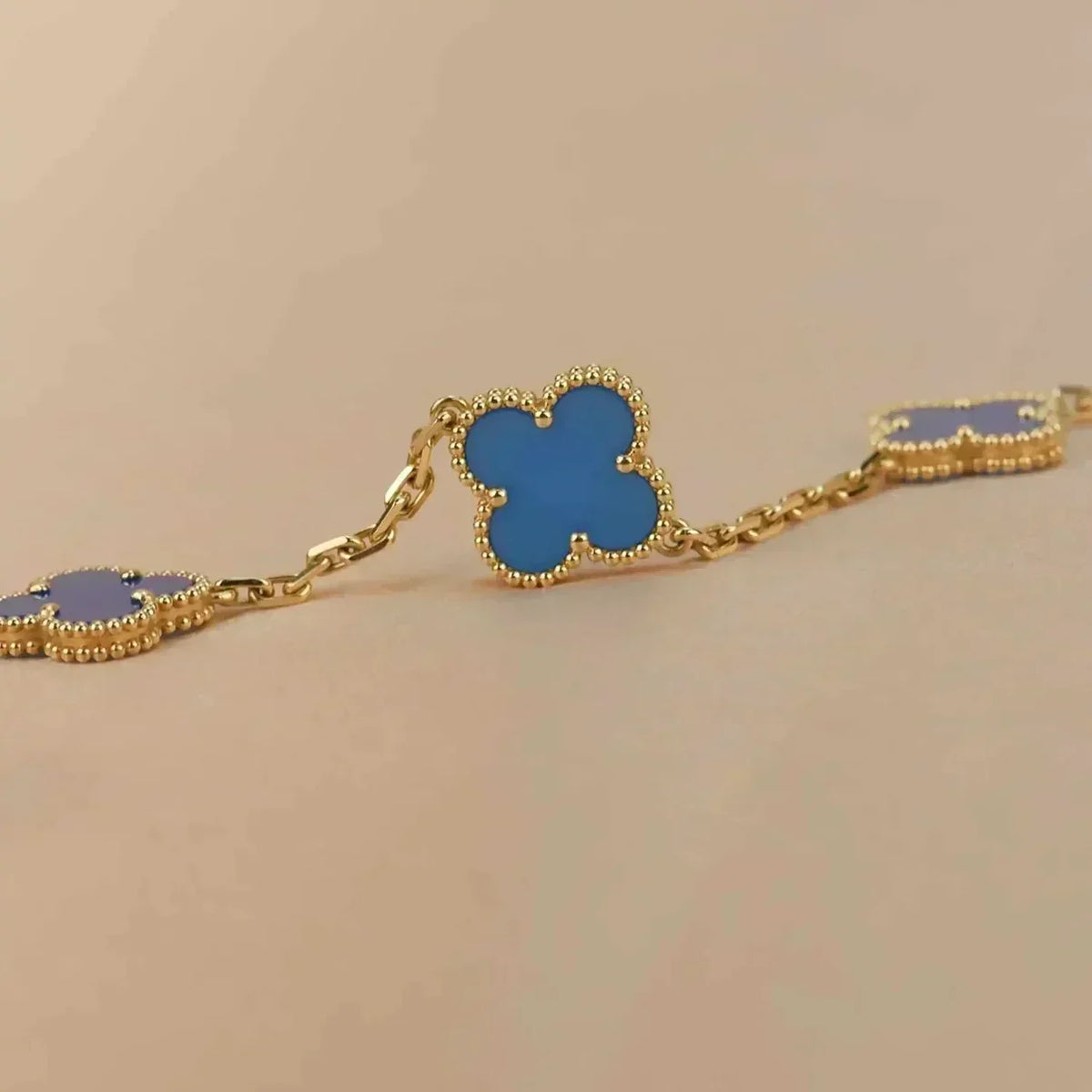 [Garvey ] CLOVER 5 MOTIF BLUE AGATE BRACELET COLLECTION