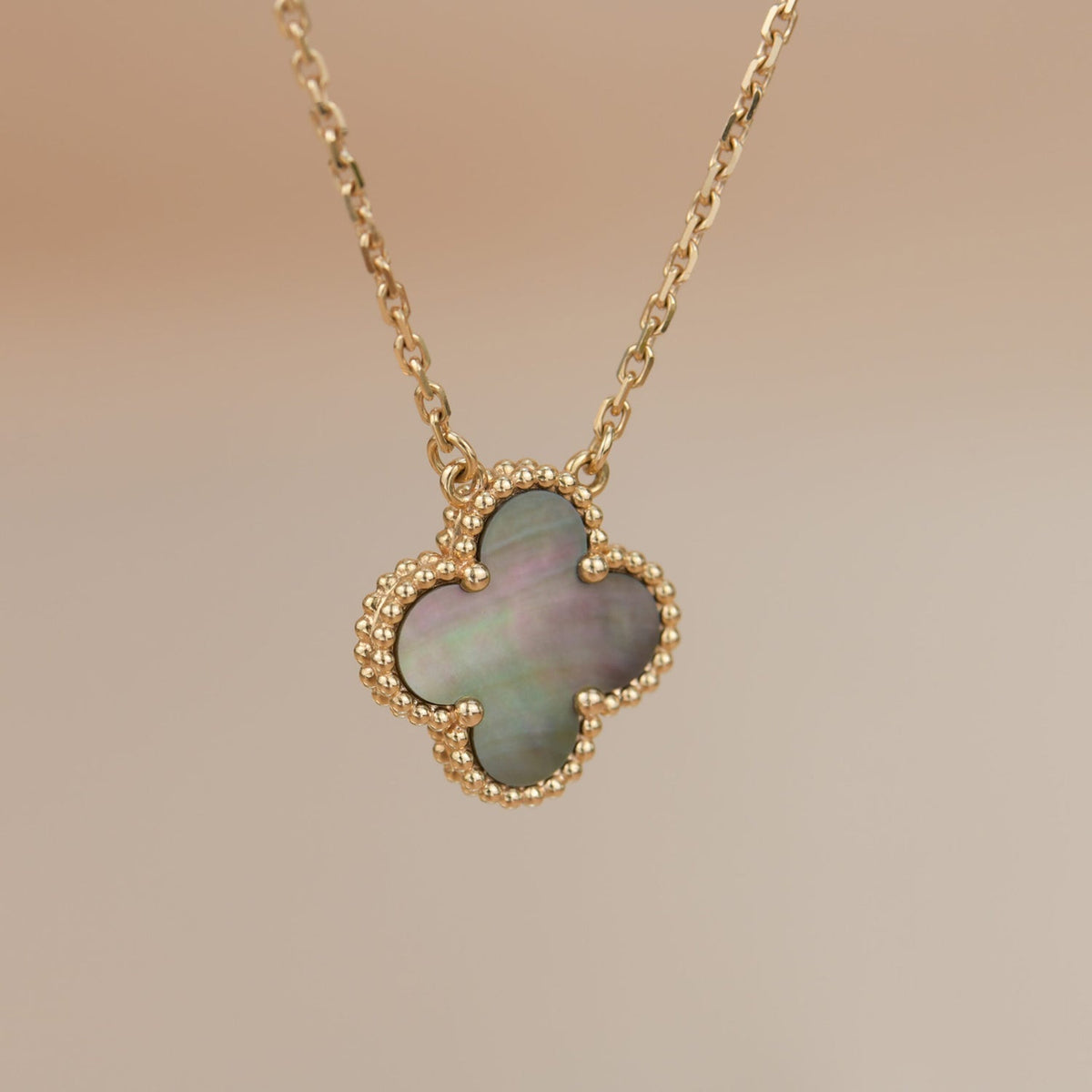 [Garvey ]CLOVER 15MM  GRAY MOTHER OF PEARL NECKLACE