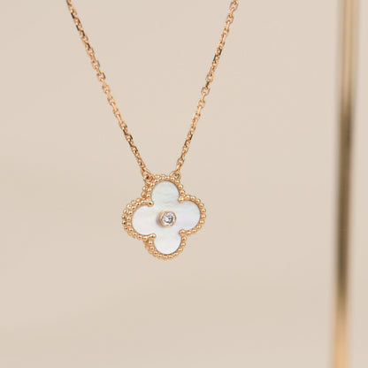 [Garvey ]CLOVER 15MM DIAMOND WHITE FRITILLARIA NECKLACE