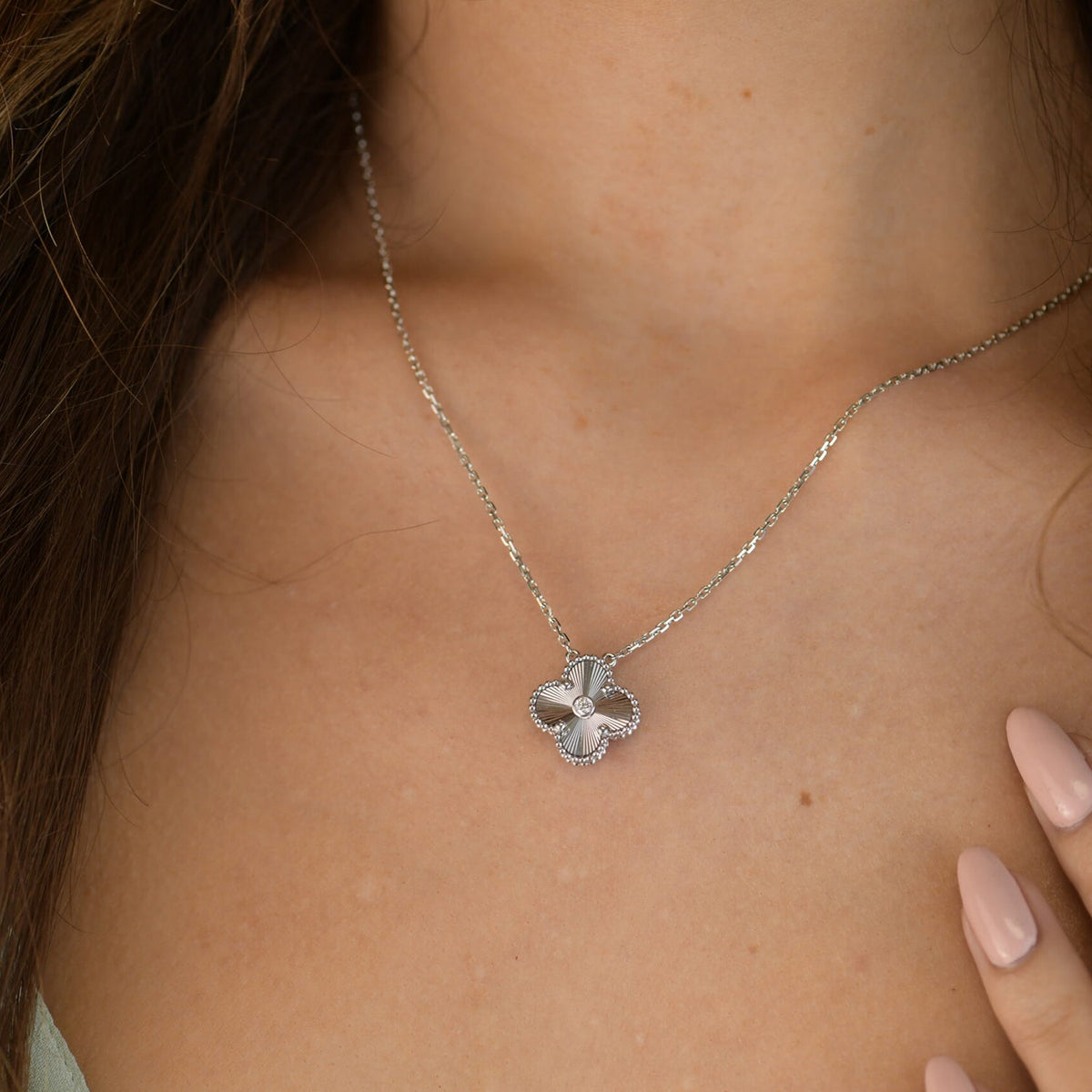 [Garvey ]CLOVER  15MM DIAMOND LASER NECKLACE SILVER