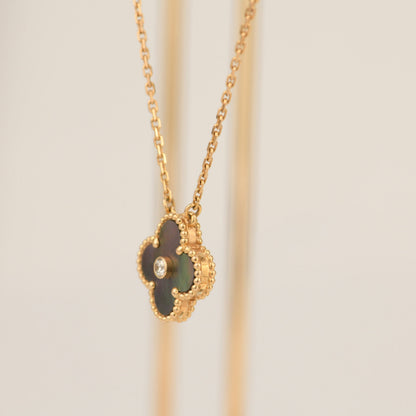 [Garvey ]CLOVER 15MM DIAMOND AND MOTHER-OF-GREY NECKLACE