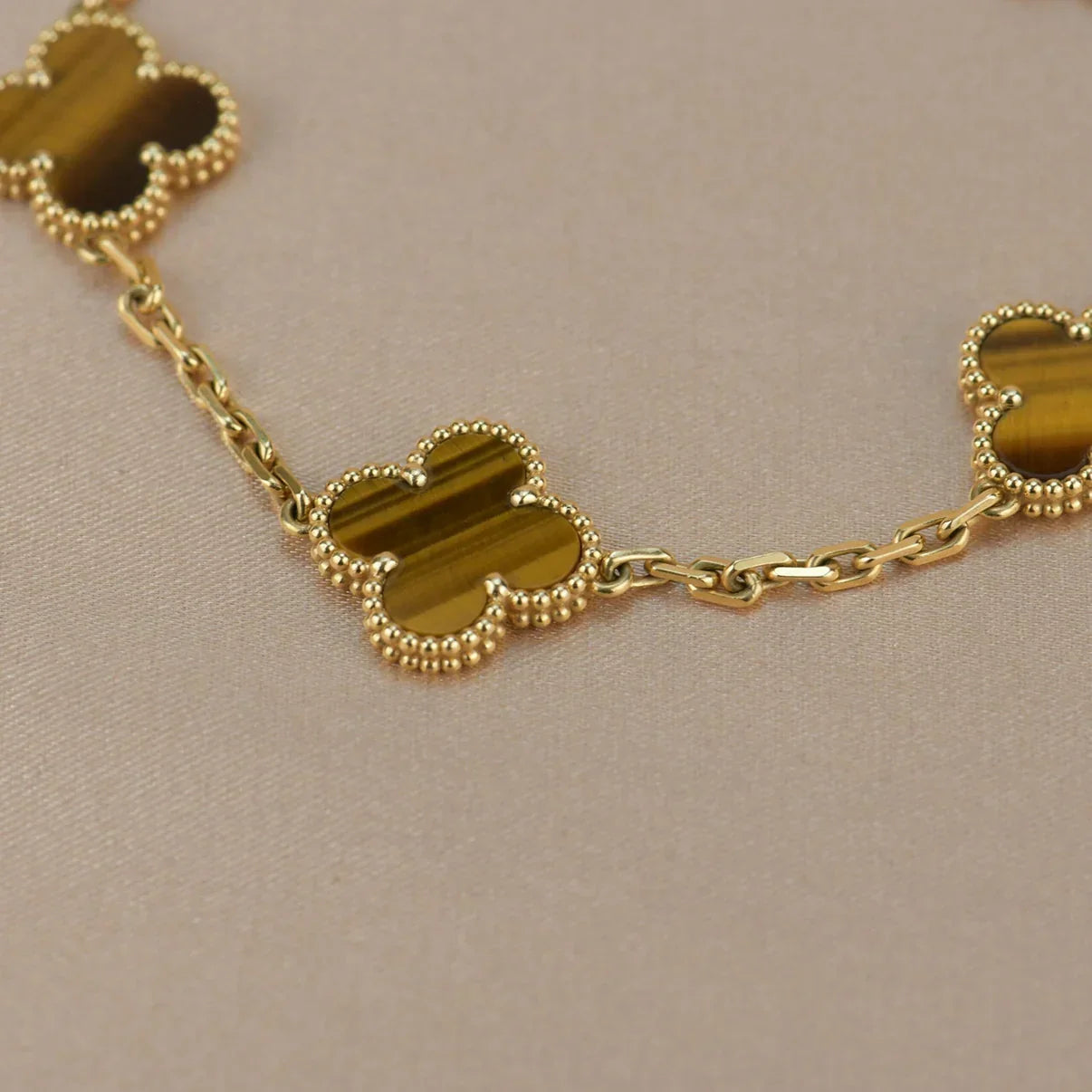 [Garvey]LUCKY CLOVER 5-MOTIF BRACELET -  TIGER’S EYE COLLECTION