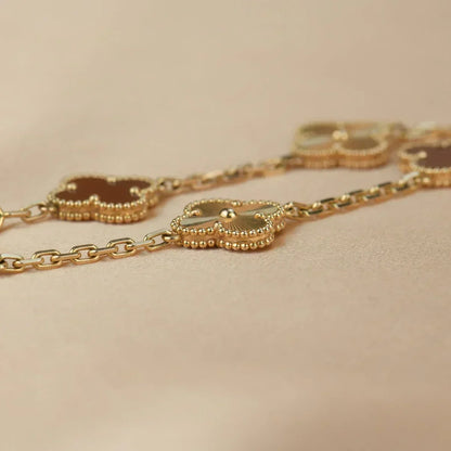 [Garvey ] CLOVER 5 MOTIF RED CORNELIAN BRACELET COLLECTION