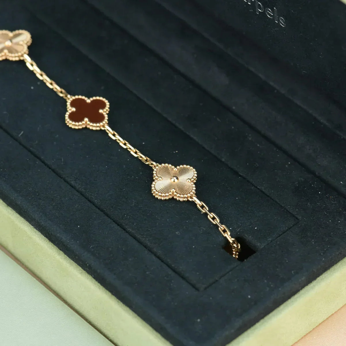 [Garvey ] CLOVER 5 MOTIF RED CORNELIAN BRACELET COLLECTION