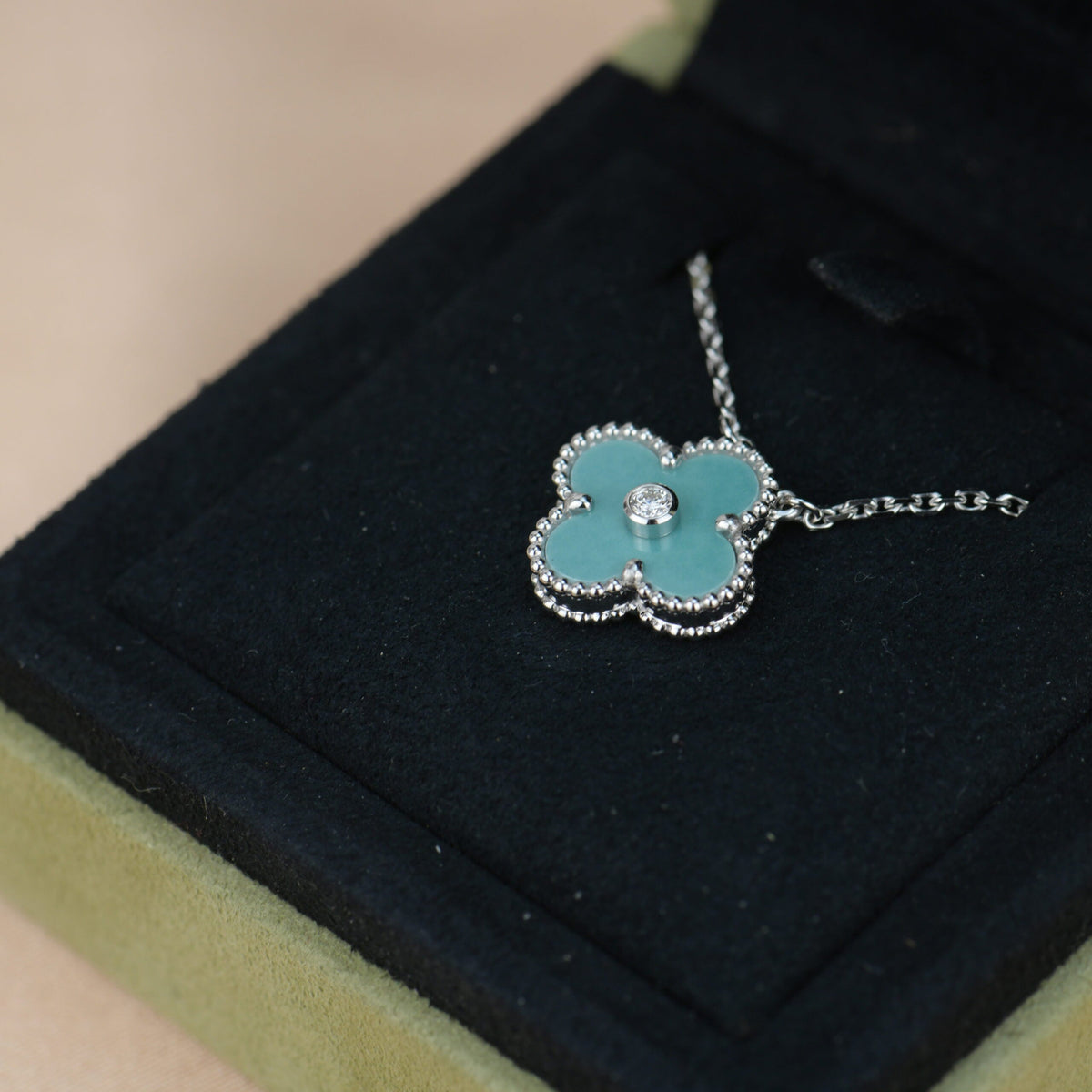 [Garvey ]CLOVER 15MM DIAMOND SVRES PORCELAIN  NECKLACE SILVER