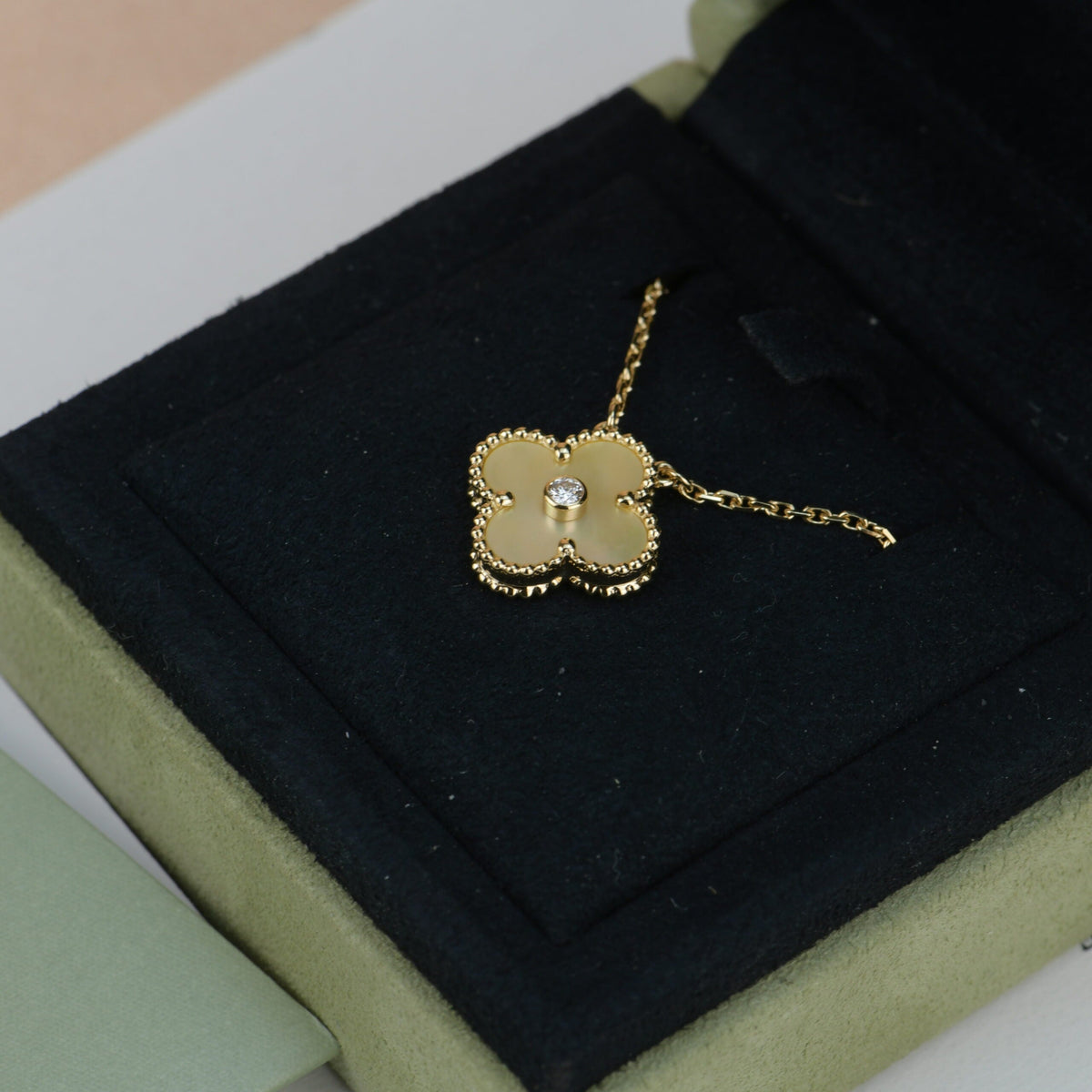 [Garvey ]CLOVER 15MM DIAMOND GOLD MOTHER OF PEARL NECKLACE