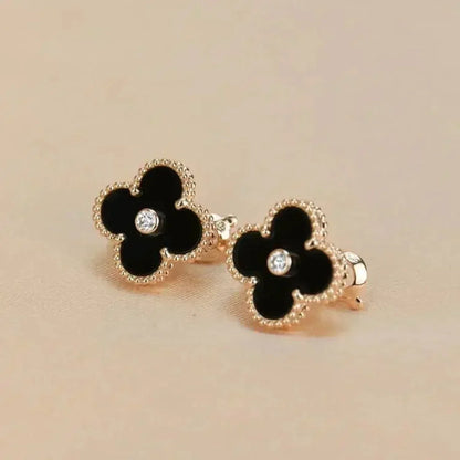 [Garvey ]CLOVER MEDIUM 1 MOTIFS ONYX DIAMOND EARRINGS