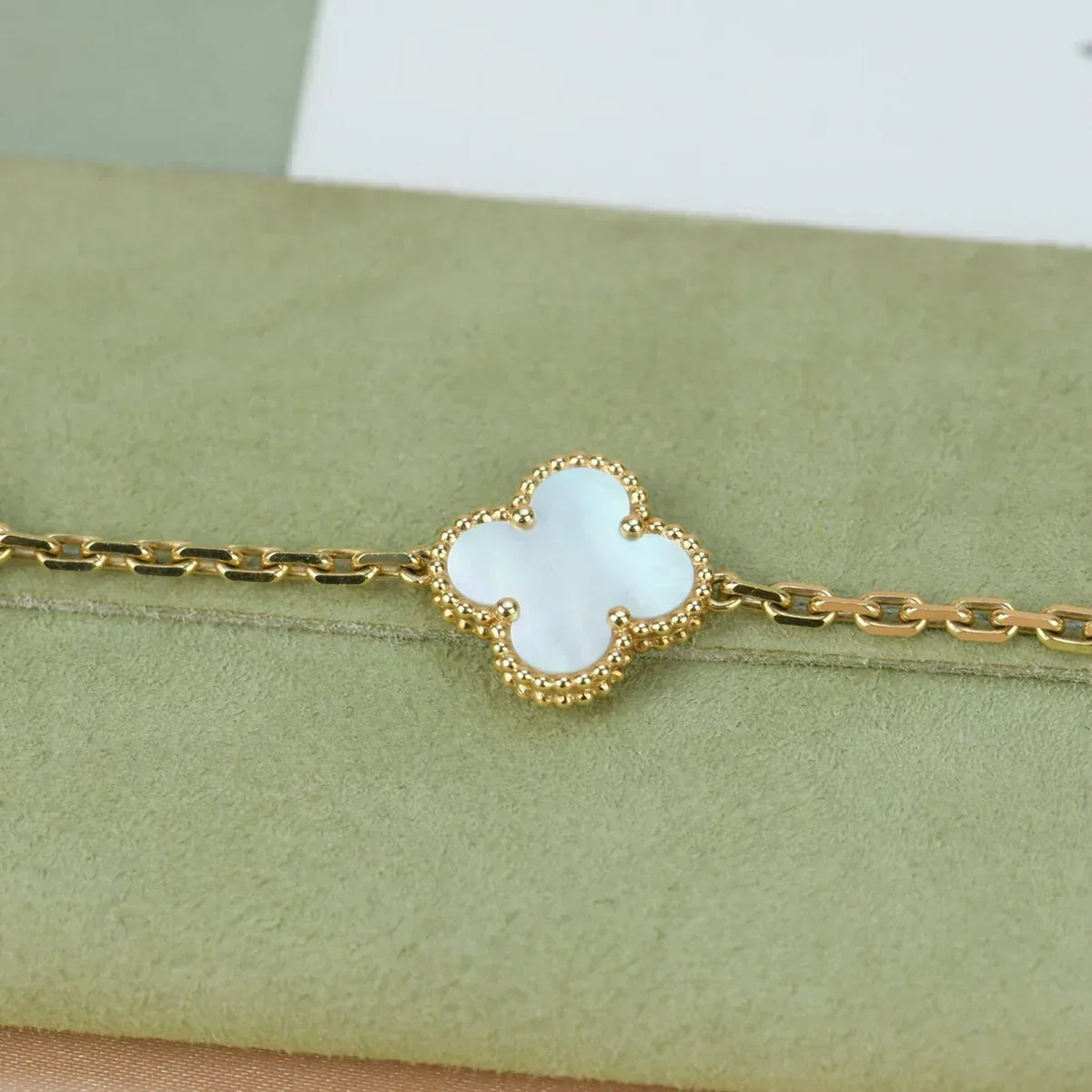[Garvey ]CLOVER WHITE PEARL MOP 5 MOTIF BRACELET COLLECTION