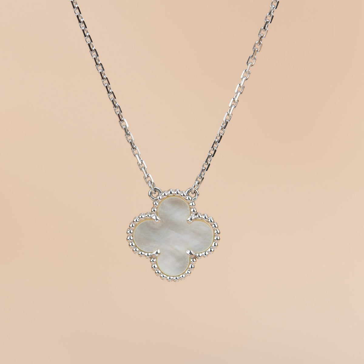 [Garvey ]CLOVER  15MM WHITE MOTHER-OF-PEARL SILVER