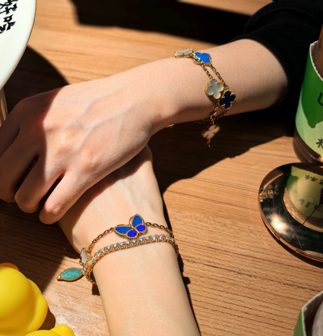[Garvey]SPRING ENCHANTMENT BUTTERFLY & FLORAL CHARM BRACELET